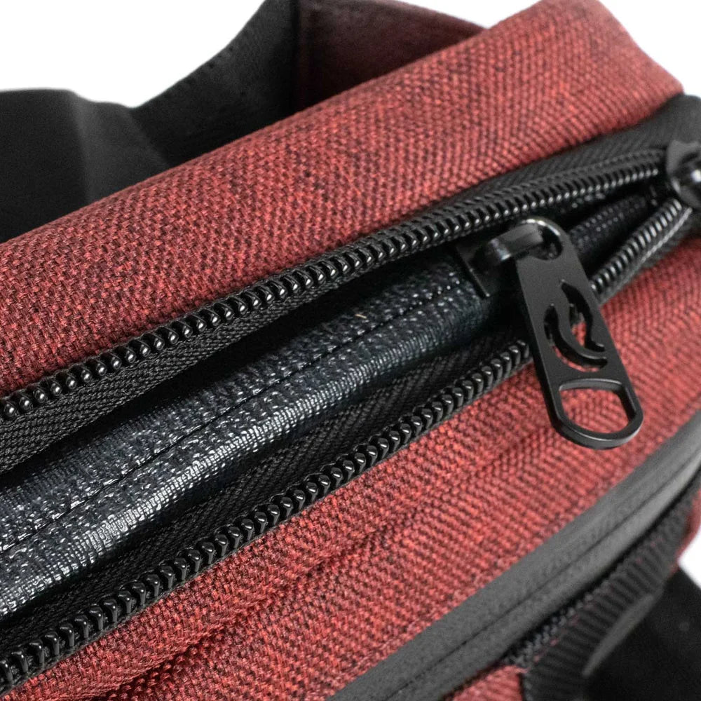 Skunk Hipster - Burgundy/Black