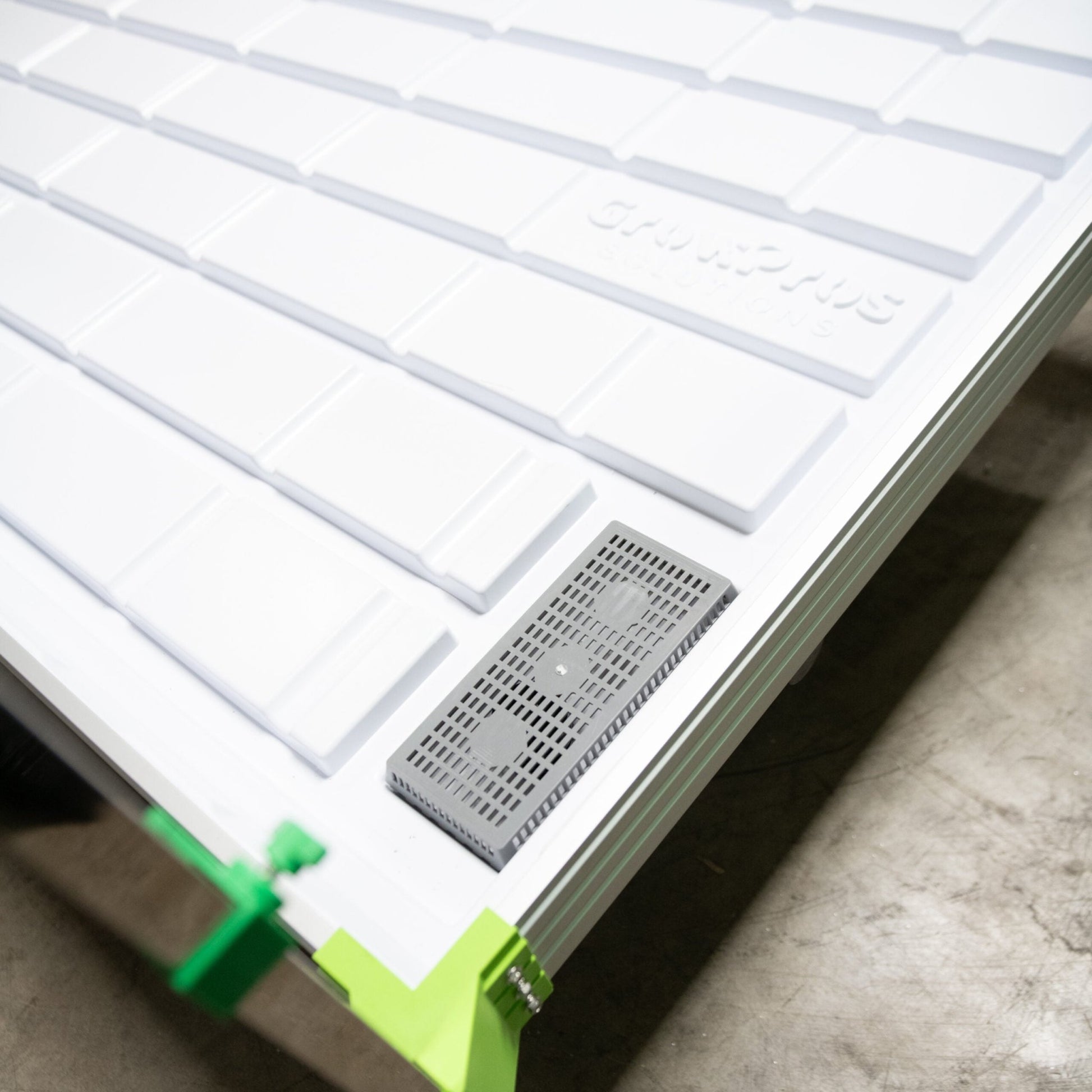 Single - Tier Rolling Bench System - per square foot - BetterGrow Hydro