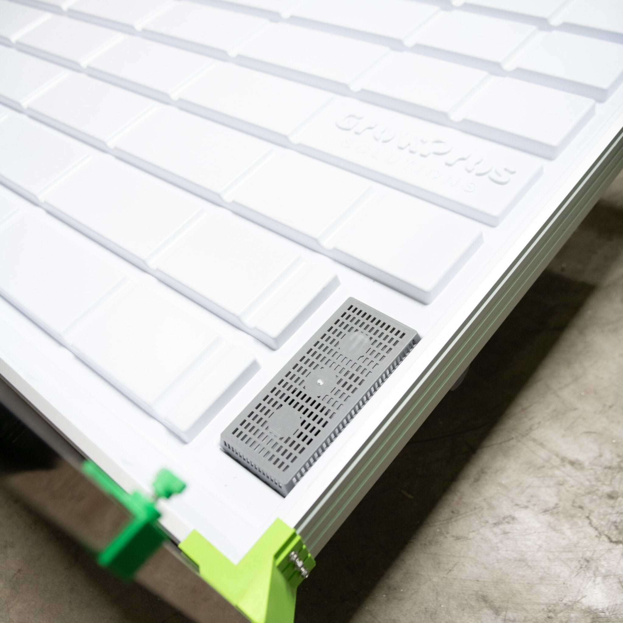Single - Tier Rolling Bench System - per square foot - BetterGrow Hydro